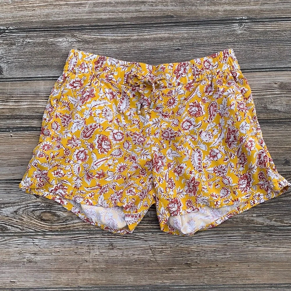 Old Navy Women’s‎ Shorts with pockets